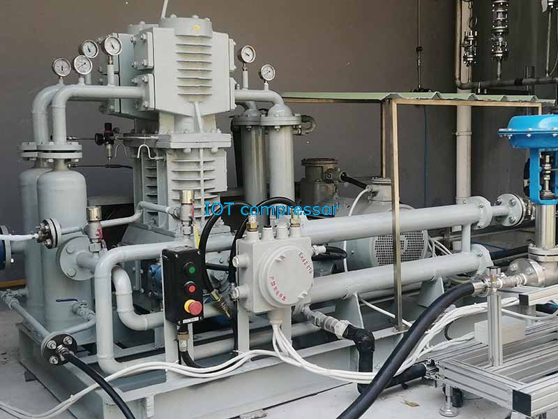 氫氣壓縮機現(xiàn)場大圖.jpg 氫氣壓縮機現(xiàn)場大圖.jpg